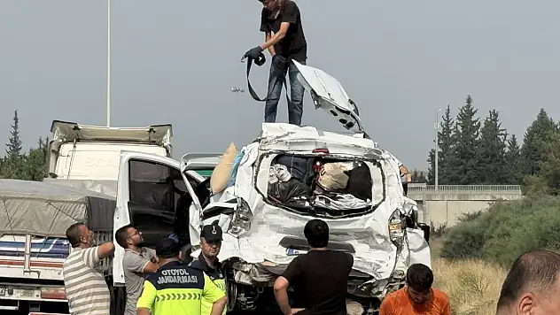 Trafik kazasında bir aile yok oldu: Tedavi gören baba hayatını kaybetti...