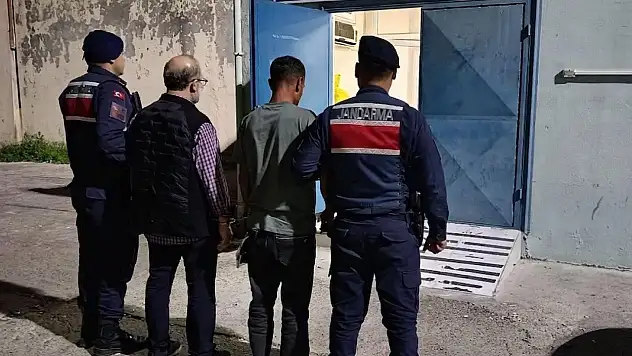 Adana'da yaşayan yaşlı çift kendilerini polis olarak tanıtan dolandırıcılara 10 milyon kaptırdı!