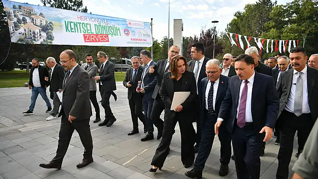 Kentsel Dönüşüm Zirvesi'nde Büyükkılıç'tan güçlü mesaj: ''Geleceğimizi yeniden inşa edeceğiz''