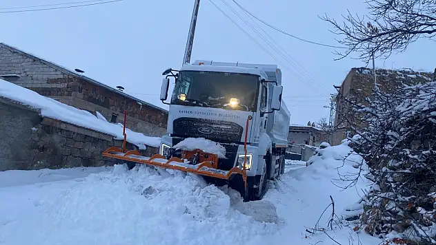 Kentte 6 saatte 285 mahalle yolu ulaşıma açıldı