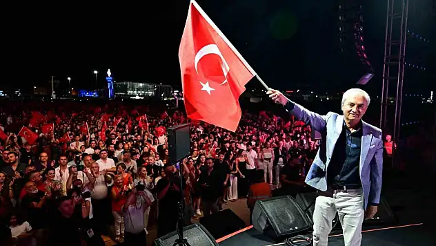 Kepez'de Zafer coşkusu: Binlerce vatandaş Dokumapark'ta buluştu