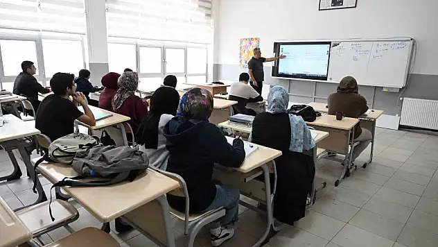 Kernek Külliyesi'nde, 200 öğrencinin üniversite eğitimine destek sağlanıyor