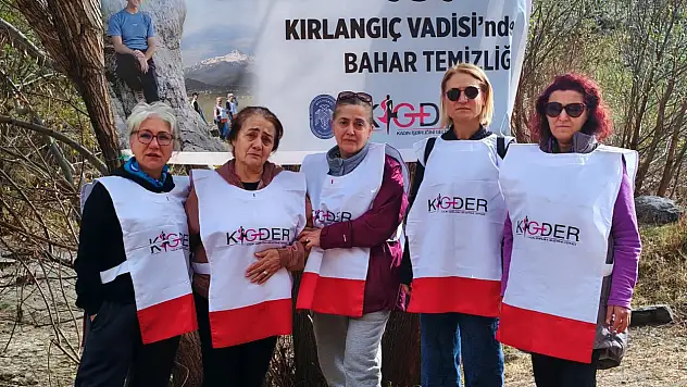 KİGDER ailesinden Kırlangıç Vadisi'nde bahar temizliği