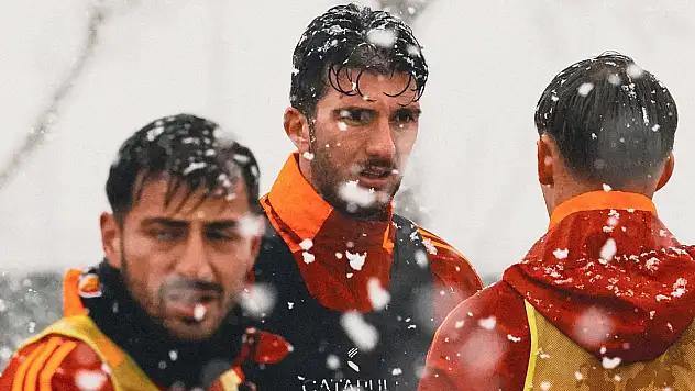Kimse beklemiyordu... Sahaya çıkınca takımı ipten aldı