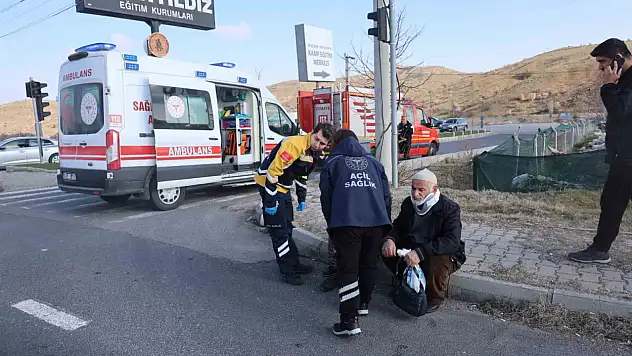 Nevşehir'de Kırmızı ışıkta bekleyen otomobile çarptı - Yaralılar var!