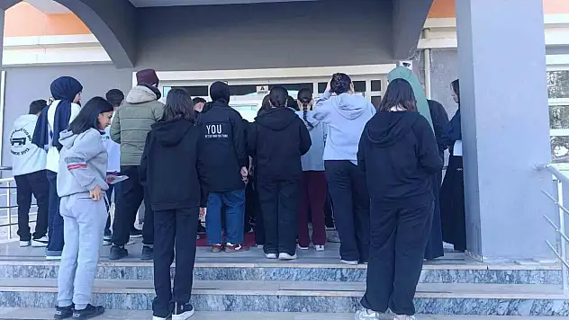 Kırşehir'de 3 bin 423 öğrenci bursluluk sınavına girdi