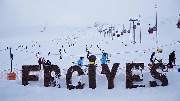 Kış turizminin gözdesi Erciyes'te sezon hareketli