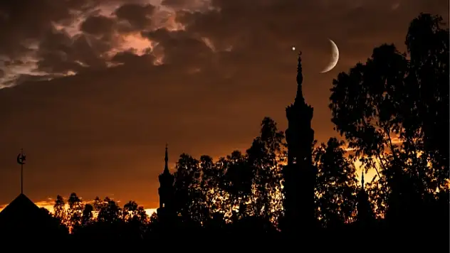 Kızılay gençlik gönüllüleri Miraç Kandili'nde sahada olacak