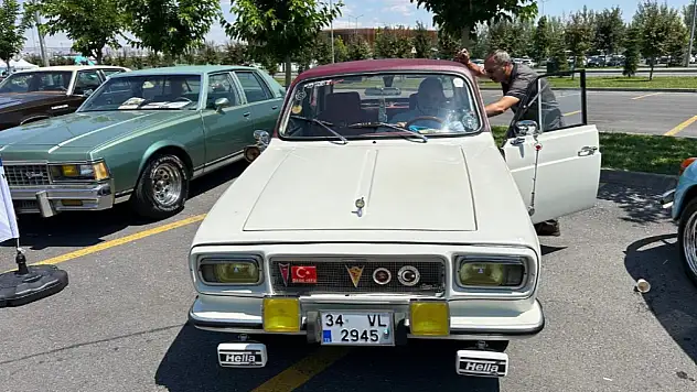 Klasik otomobiller Kayseri'yi geçmişe götürdü