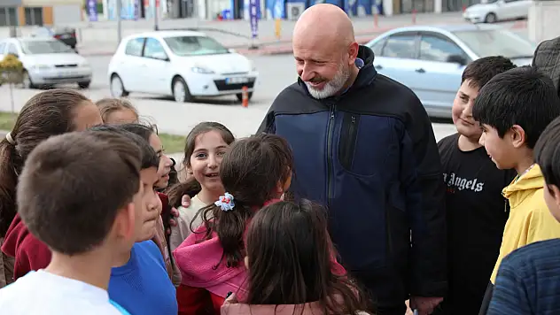 Kocasinan'da parklar pırıl pırıl: Bakım, onarım ve çevre düzenleme çalışmaları başladı...