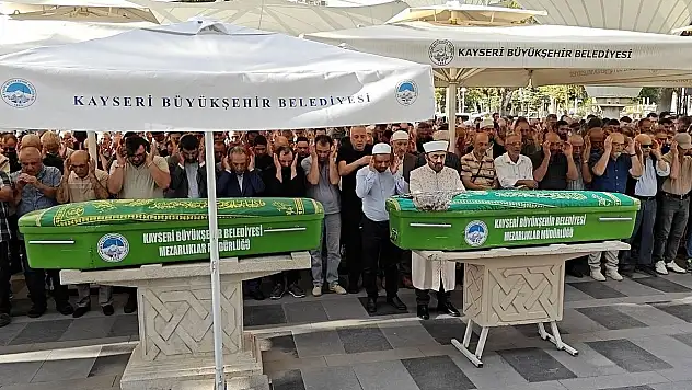 Kocasinan'daki kazada hayatını kaybeden anne oğul toprağa verildi