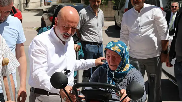 Kocasinan'dan engel tanımayan hizmet: Nakil aracıyla hayata bağlıyor