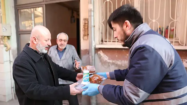 Kocasinan'dan örnek olacak hizmet - 65 yaş üstü, haftanın 7 günü, 4 çeşit!