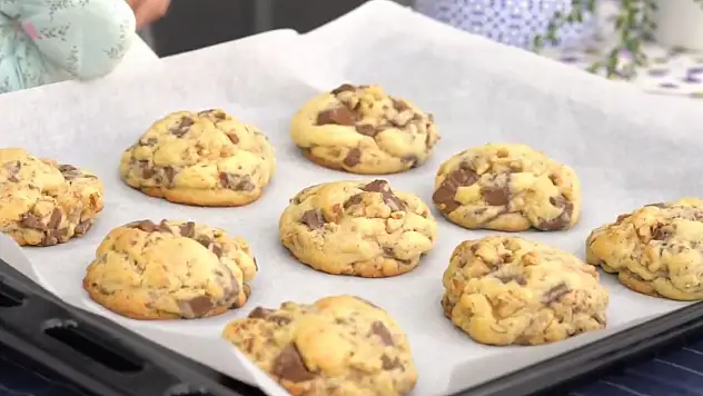 Kolay kurabiye tarifi – Levain Pastanesi Kurabiyesi!