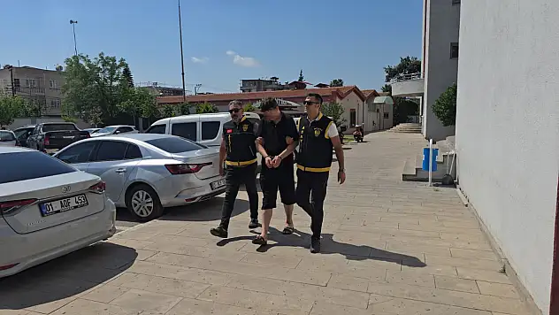 Kolundaki dövme 33 yıllık firari dolandırıcıyı yakalattı