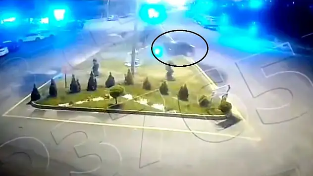 Kontrolü kaybeden sürücü refüje çıktı!