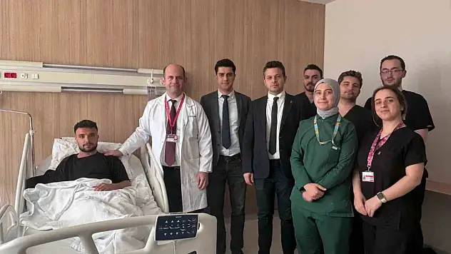 Kopan sinirler bacağından alınan nakille onarıldı!