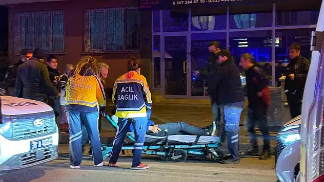 Köpek kavgasında kan aktı