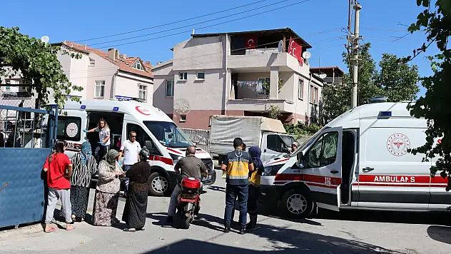 Korkutan yangında 3'ü çocuk 5 kişi zehirlendi