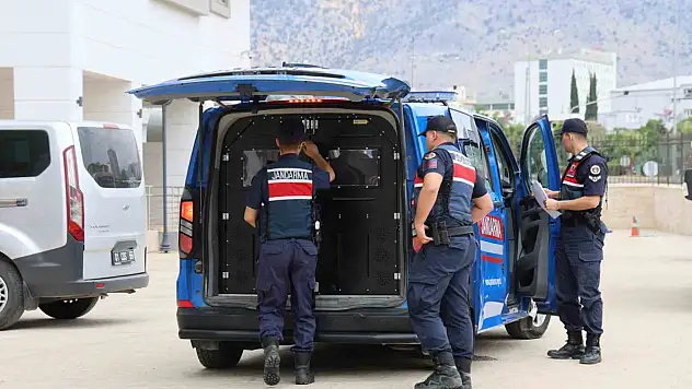 Kozan'da 'yağma' suçundan aranan şahıslar yakalandı!