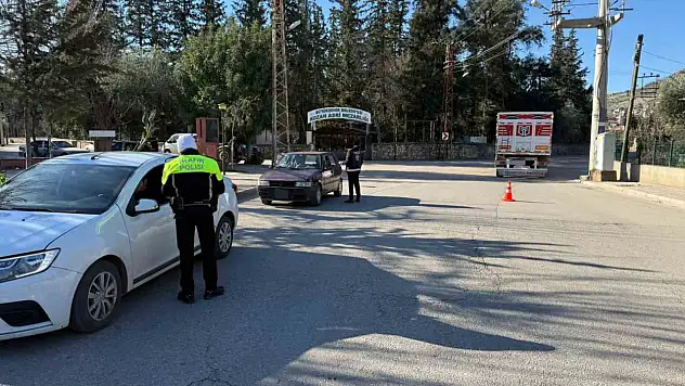 Kozan'da sıkı denetim: Aranan şahıslar yakalandı