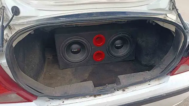 Kozan'da polis denetimleri: 3 aranan şahıs yakalandı, 71 araç trafikten men edildi!