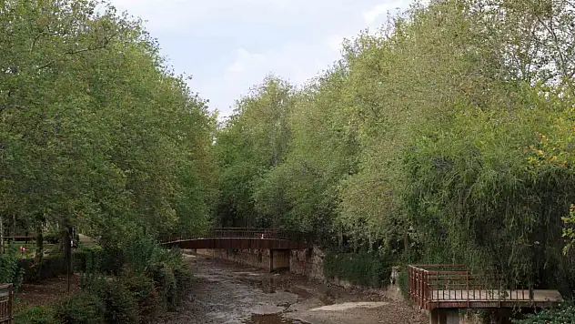 Kozan'daki Tarihi Roma Köprüsü kuraklıktan etkilendi