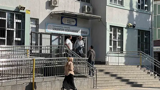 Sınava 1 dakika geç kaldılar: KPSS adayları kapıdan döndü