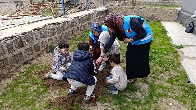 Kur'an Kursu Merkezi bahçesinde anlamlı etkinlik: Topraklar fidanla buluştu!