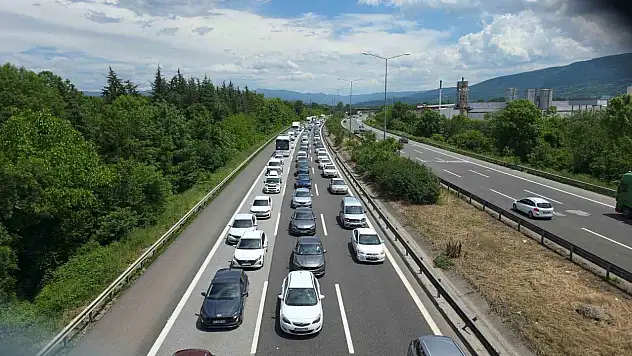 Kurban Bayramı tatilinin son gününde Düzce'de trafik yoğunluğu pik yaptı!