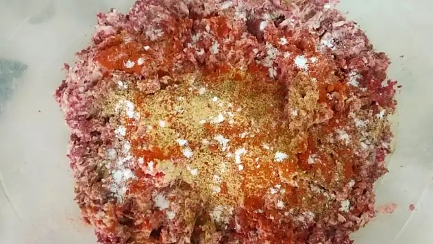 Kurban etini değerlendirmek isteyenler için Kayseri usulü sucuk içi tarifi