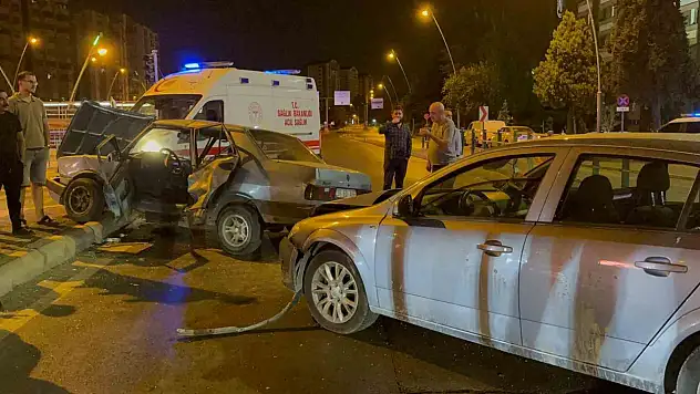 Kayseri'de kaza sonrası araç ikiye katlandı