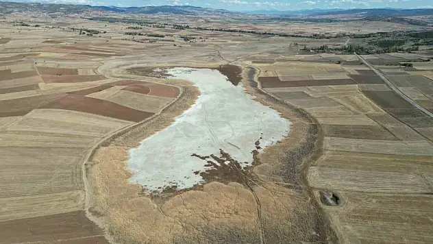 Kuşların dans ettiği Uylubağı göleti kuraklığa esir düştü...