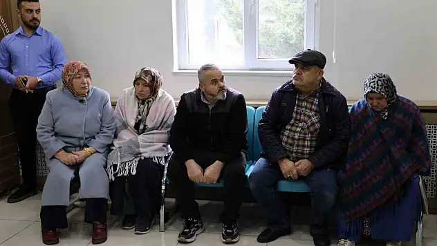 Sivas'ta kutsal topraklara gitmek istediler, umre vaadiyle çantacıya dolandırıldılar
