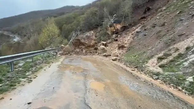 Çok sayıda köy yolu kapandı