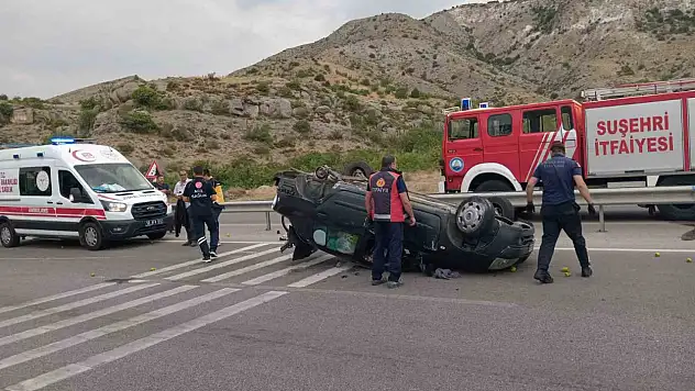 Lastiği kopan otomobil takla attı!