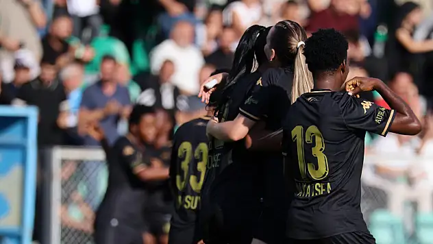 Laurıe Ann Moıse sezona hat-trick yaparak başladı
