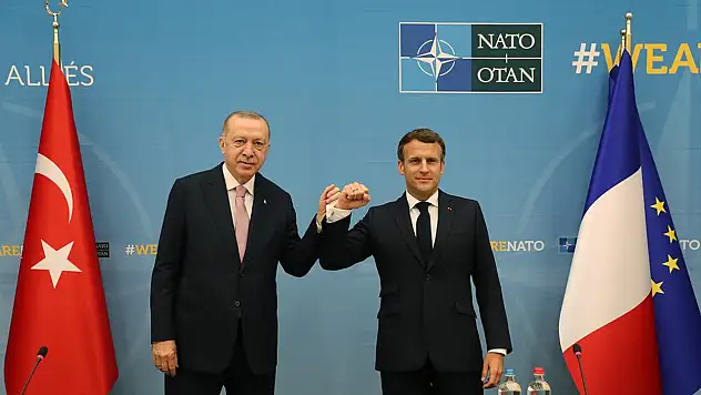 Macron'dan dikkat çeken tebrik