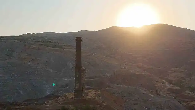 Maden ilçesinde gün batımı böyle görüntülendi