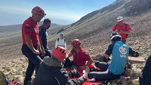 Mahsur kalan dağcılara bakın nasıl ulaşıldı