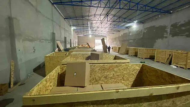 Makaronları sandık içine gizlediler