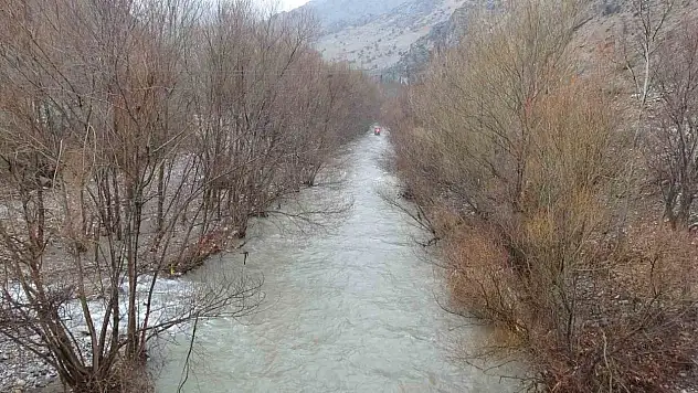 Kozluk Çay'ı taştı!