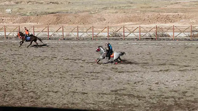 Malatya'da ata sporu atlı cirit yaşatılıyor