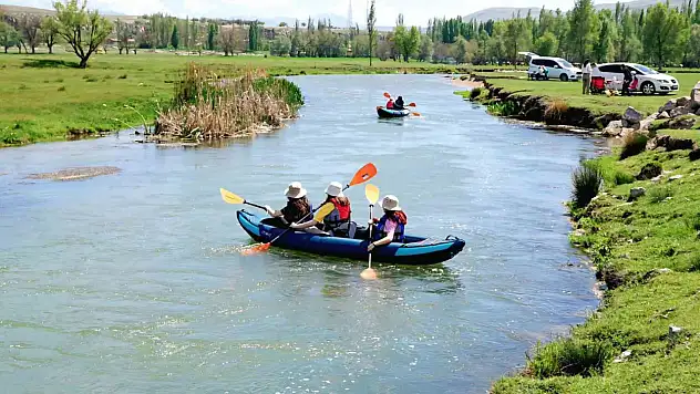 Tomarza'da kano ve piknik keyfi bir arada