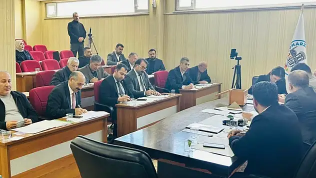 Mecliste sürpriz gelişme! İki isim partisinden ayrıldı