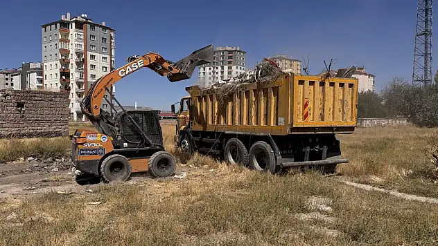 Melikgazi Belediyesi, Anbar Mahallesi'ni Temizledi