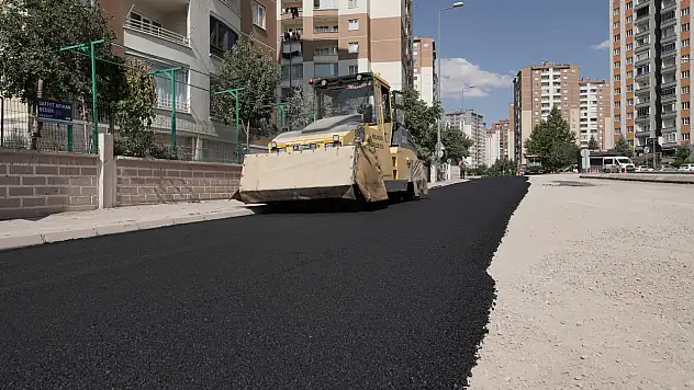 Melikgazi'de 2 bin 500 ton asfaltla yeni yol konforu