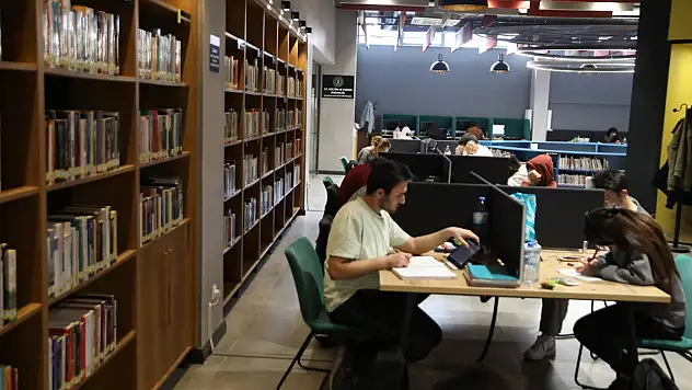 Melikgazi'de eğitime yatırım devam ediyor: 15 mahallede kütüphane hizmeti