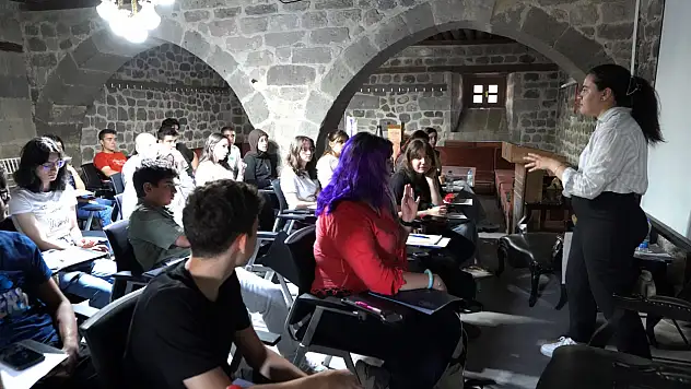 Melikgazi'de gençler ücretsiz dil pratiği yapacak