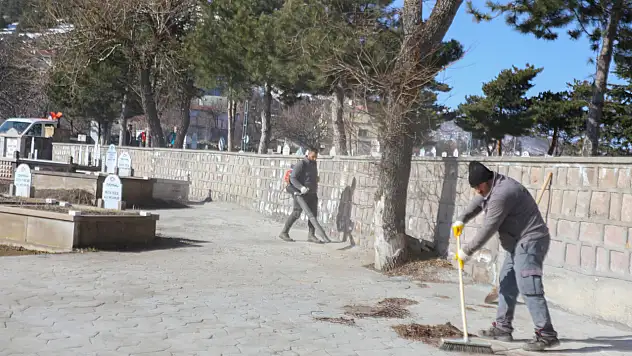 Melikgazi'de mezarlıklar pırıl pırıl hale geldi!